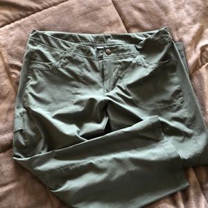 Patagonia dark green capris
